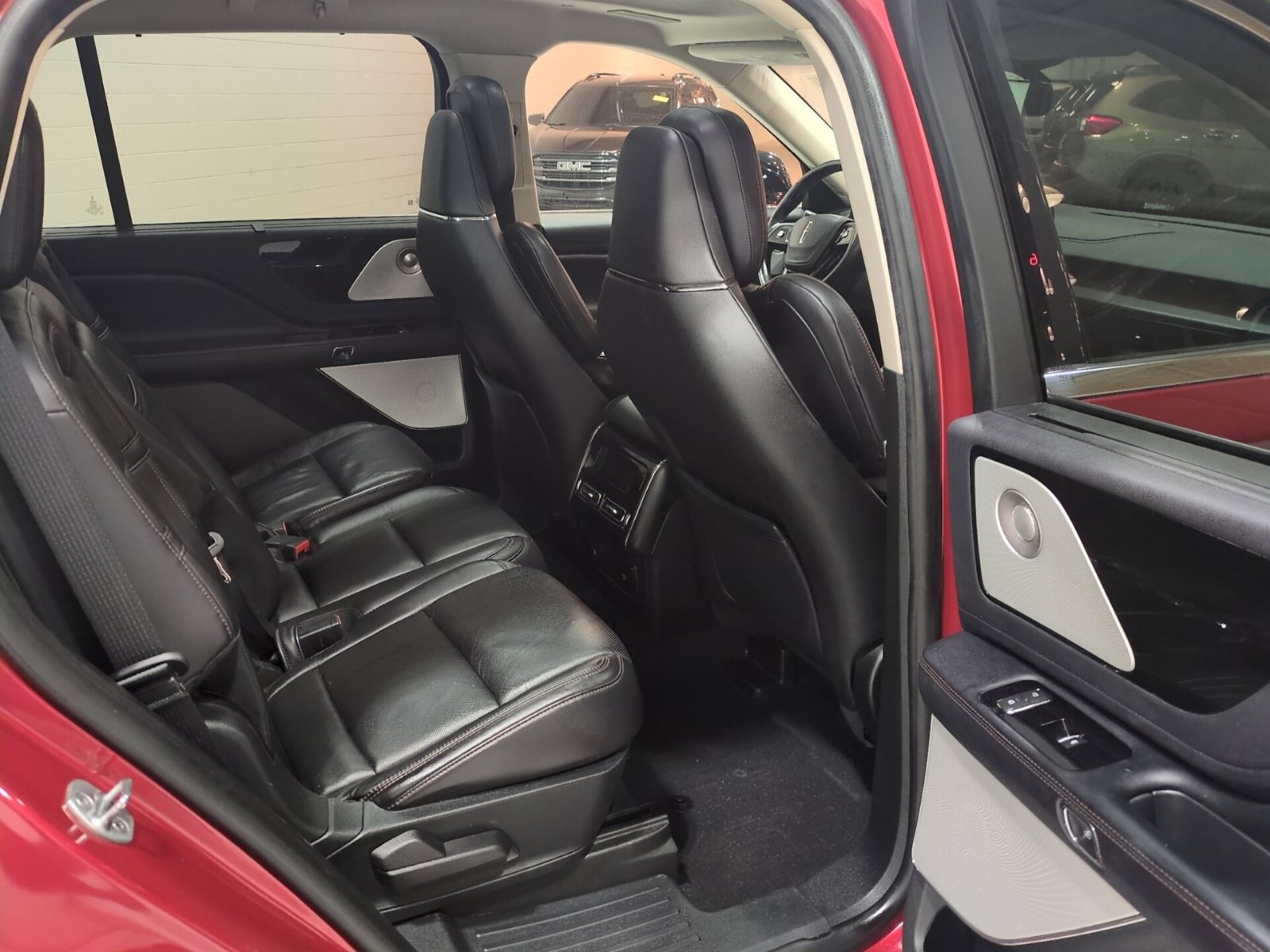 Used 2020 Lincoln Aviator Grand Touring w/ Equipment Group 301A AWD/4WD image 11