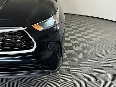 Used 2023 Toyota Highlander L FWD image 9