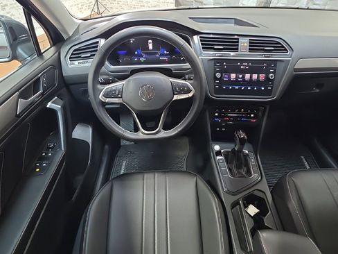 Used 2023 Volkswagen Tiguan SE image 19