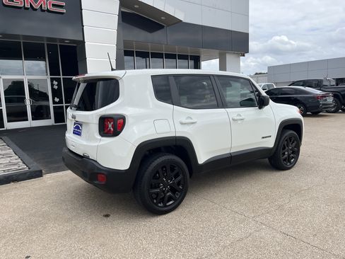 Used 2023 Jeep Renegade Latitude AWD/4WD image 5
