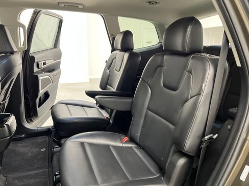Used 2025 Kia Telluride S FWD image 16