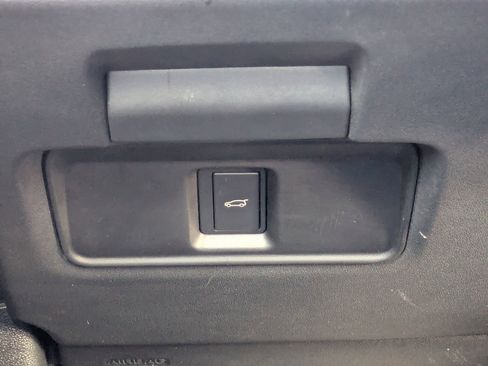 Used 2025 Land Rover Range Rover Evoque Dynamic SE image 18