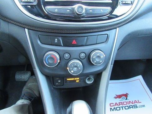 Used 2017 Chevrolet Trax LT AWD/4WD image 18