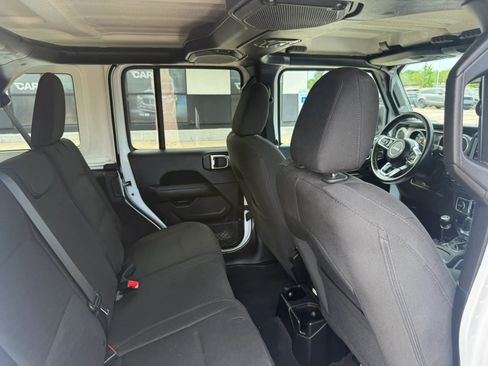 Used 2018 Jeep Wrangler Unlimited Sahara w/ Uconnect 4C Nav & Sound Group AWD/4WD image 23