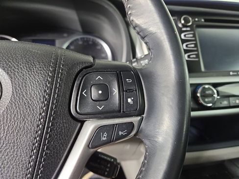 Used 2019 Toyota Highlander XLE image 25