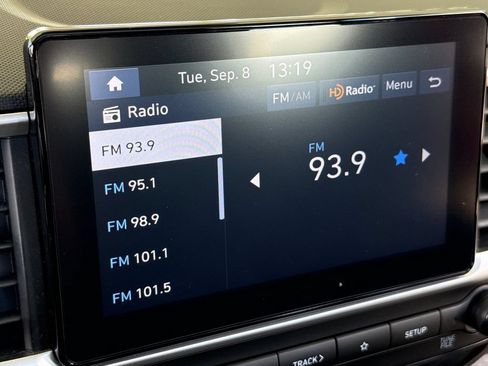 Used 2025 Hyundai Venue SEL FWD image 17