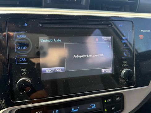 Used 2017 Toyota Corolla LE FWD image 21