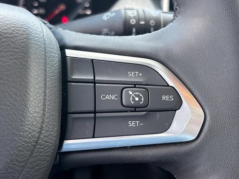 Used 2025 Jeep Compass Latitude w/ Sun & Sound Group AWD/4WD image 16