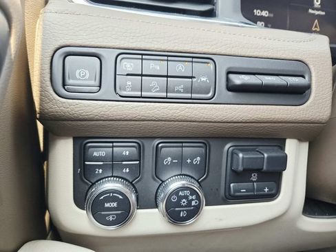 Used 2024 GMC Yukon XL Denali w/ Advanced Technology Package AWD/4WD image 35