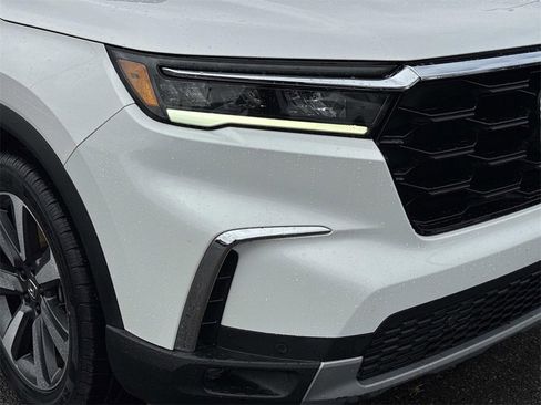 Used 2023 Honda Pilot Touring image 2