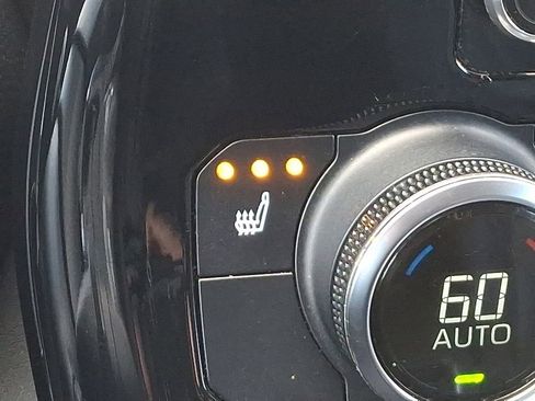 Used 2020 Toyota Highlander XLE image 28