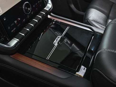 Used 2025 GMC Yukon Denali image 43