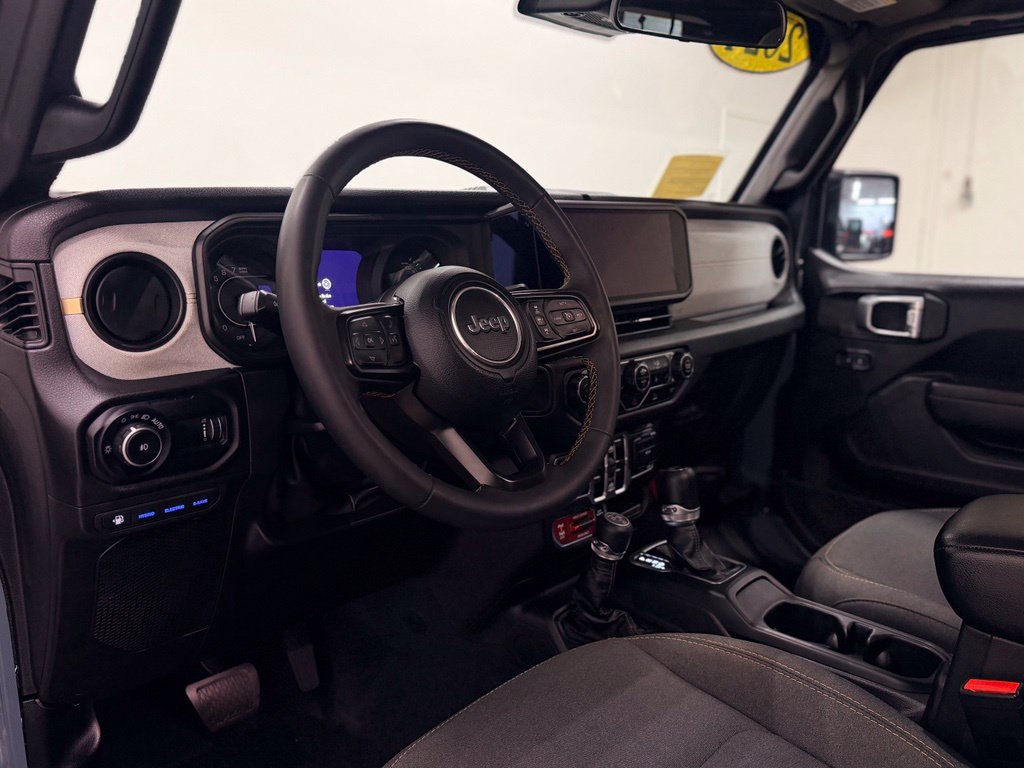 Used 2024 Jeep Wrangler Unlimited AWD/4WD image 12