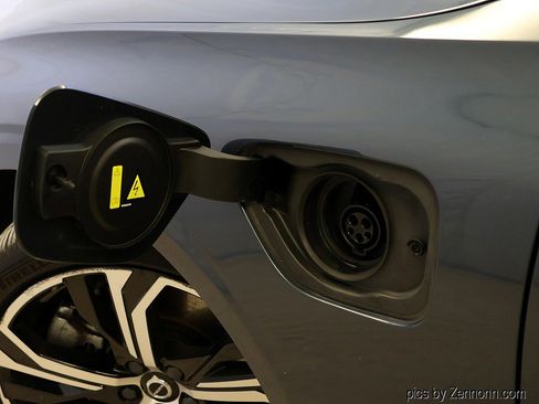 Used 2023 Volvo S60 T8 Plus image 10