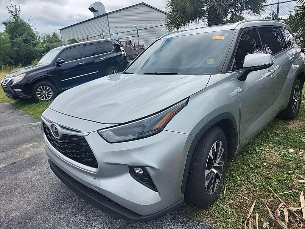 Used 2022 Toyota Highlander XLE FWD image 11