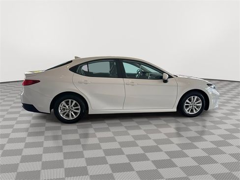 Used 2025 Toyota Camry LE image 13