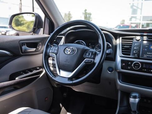 Used 2017 Toyota Highlander Limited Platinum AWD/4WD image 25