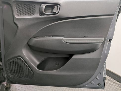 Certified 2024 Hyundai Venue Limited image 27