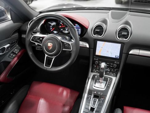 Used 2017 Porsche 718 Boxster RWD image 11