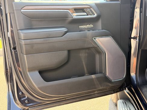 Used 2023 Chevrolet Silverado 1500 High Country w/ Technology Package AWD/4WD image 16