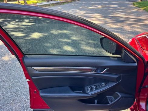Used 2018 Honda Accord Sport image 13