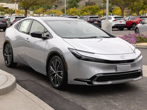 New 2026 Toyota Prius XLE FWD image 3
