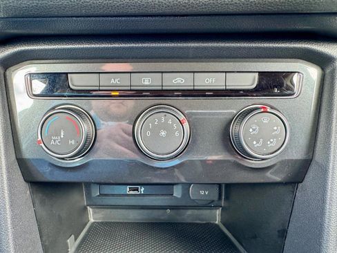 Used 2018 Volkswagen Tiguan S image 17