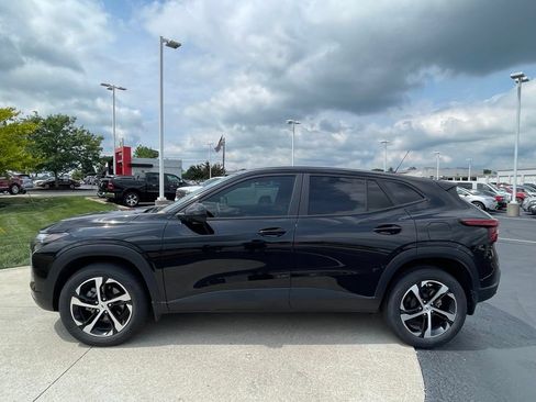 Used 2024 Chevrolet Trax RS w/ Driver Confidence Package FWD image 4