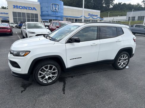Used 2022 Jeep Compass Latitude w/ Sun and Sound Group AWD/4WD image 7