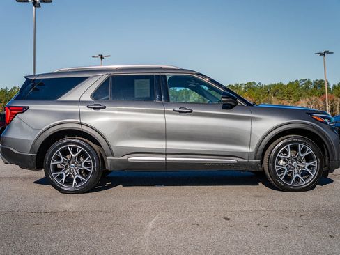 Certified 2025 Ford Explorer Platinum w/ Ultimate Package image 8