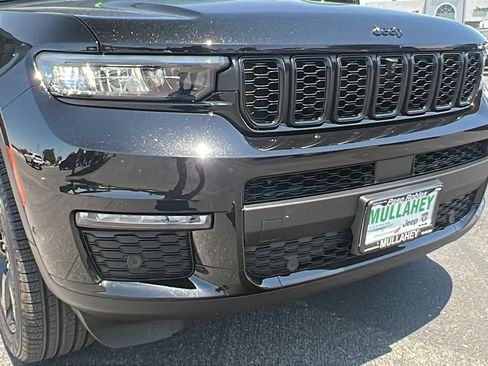 New 2025 Jeep Grand Cherokee L Limited w/ Luxury Tech Group II image 10