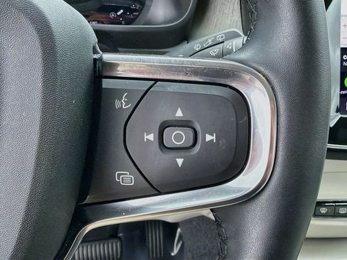 Used 2024 Volvo XC40 B5 Plus AWD/4WD image 38