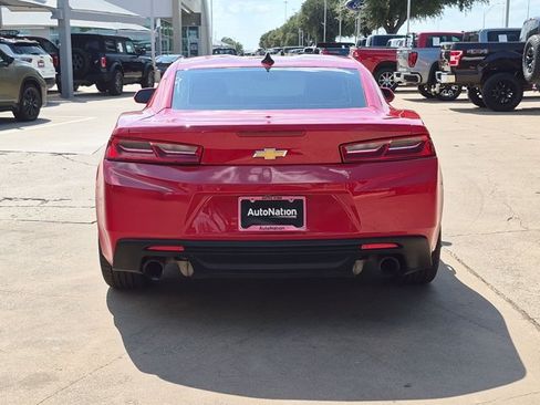 Used 2018 Chevrolet Camaro LT RWD image 6