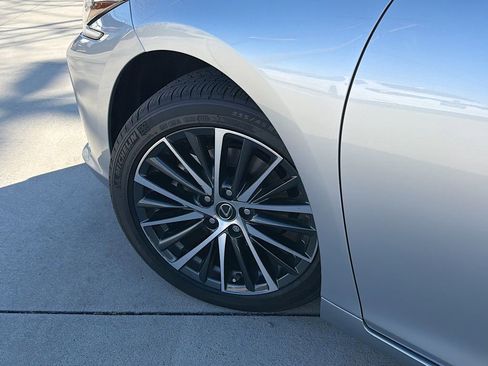 Used 2023 Lexus ES 350 w/ Premium Package image 12