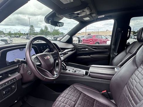 Used 2021 Cadillac Escalade Sport Platinum AWD/4WD image 3