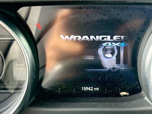 Used 2023 Jeep Wrangler Unlimited Sahara AWD/4WD image 13
