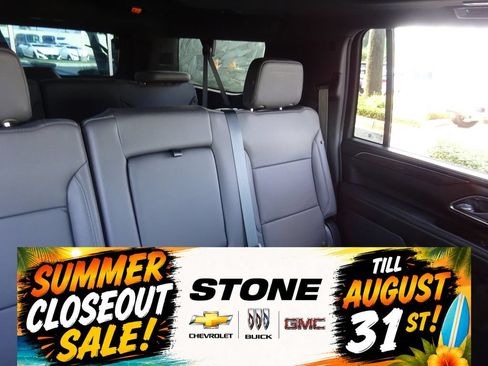 Certified 2024 Chevrolet Suburban Z71 w/ Luxury Package AWD/4WD image 16