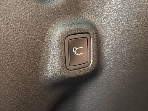 New 2025 Jeep Compass Latitude w/ Sun & Sound Group image 16