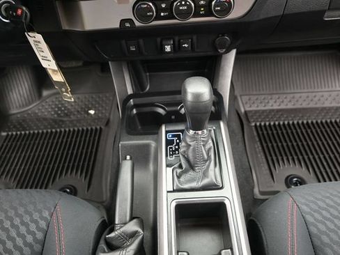 Used 2021 Toyota Tacoma SR5 RWD image 10