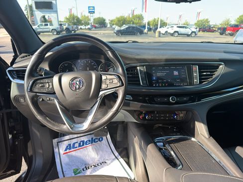 Used 2023 Buick Enclave Avenir w/ Avenir Technology Package AWD/4WD image 17