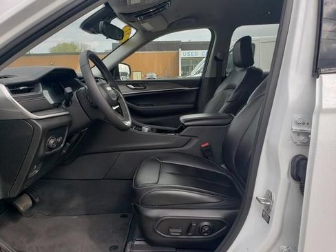 Used 2023 Jeep Grand Cherokee L Limited AWD/4WD image 10