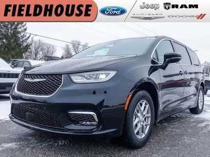 New 2026 Chrysler Pacifica Select