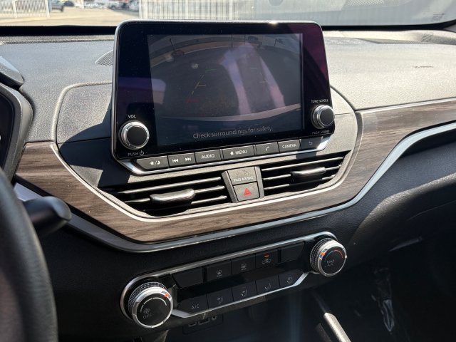 Used 2024 Nissan Altima 2.5 SV FWD image 21