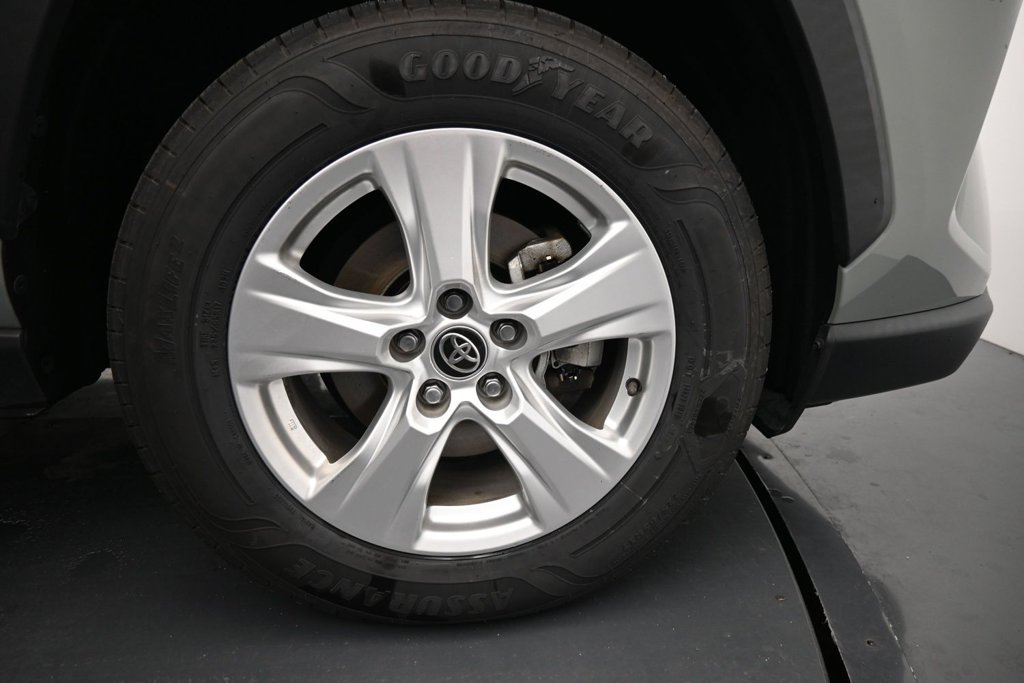 Used 2021 Toyota RAV4 XLE w/ Convenience Package AWD/4WD image 11