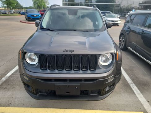 Used 2016 Jeep Renegade Latitude AWD/4WD image 2