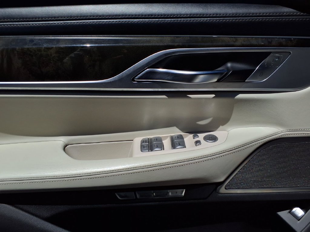 Used 2016 BMW 740i RWD image 20
