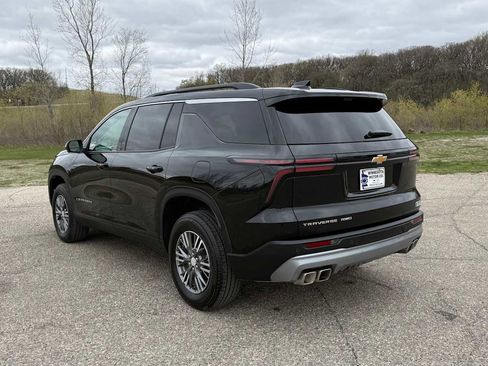 Used 2026 Chevrolet Traverse LT w/ Driver Confidence Package AWD/4WD image 5