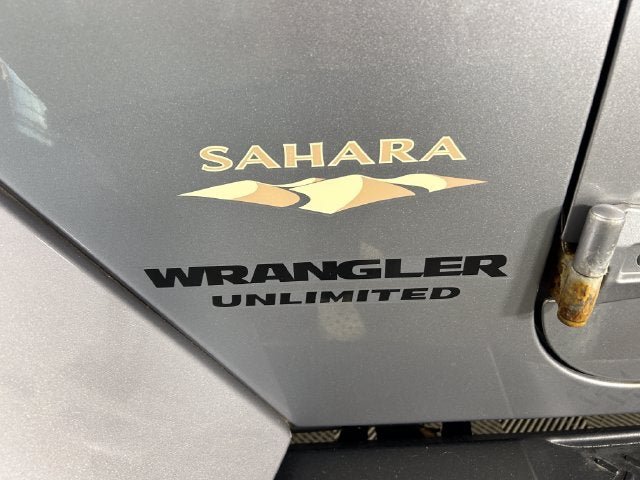 Used 2015 Jeep Wrangler Unlimited Sahara w/ Connectivity Group AWD/4WD image 11