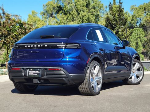 Certified 2024 Porsche Macan 4 Electric image 7