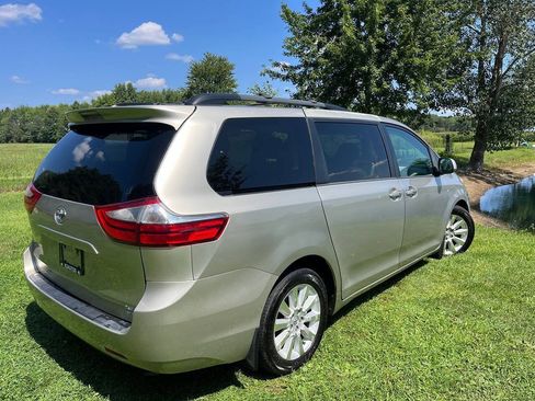 Used 2016 Toyota Sienna XLE AWD/4WD image 10